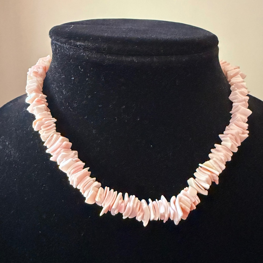Vintage Y2K Pink Puka Coastal Shell Necklace Beachy Choker 16in Vacation Minimal
